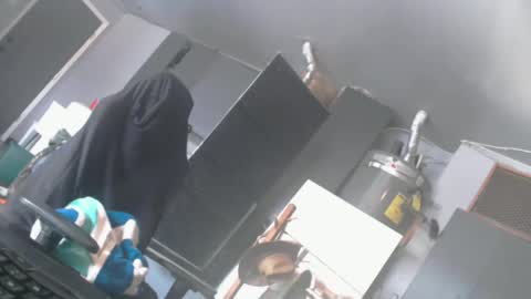 Snapshot of handyman5303 chatting on December 6, 7:01 pm Handystudman online show from December 6, 7:01 pm