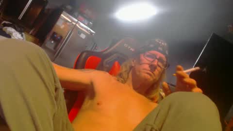 Snapshot of handyman5303 chatting on January 1, 12:44 pm Handystudman online show from January 1, 12:44 pm