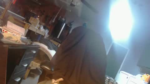 Snapshot of handyman5303 chatting on March 6, 11:47 am Handystudman online show from March 6, 11:47 am