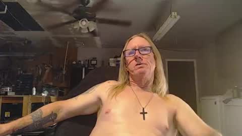 handystud33 online show from February 5, 9:14 am