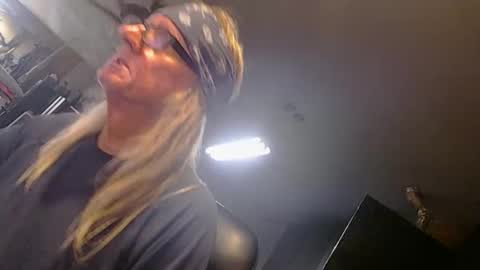 handystud33 online show from March 12, 6:52 am