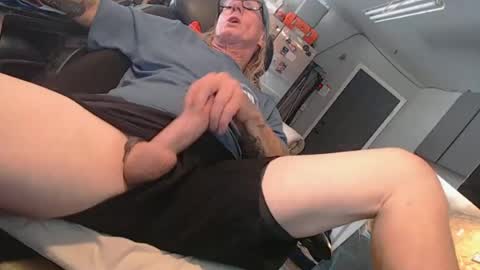 Snapshot of handystud33 chatting on June 17, 3:02 pm handystud33 online show from June 17, 3:02 pm