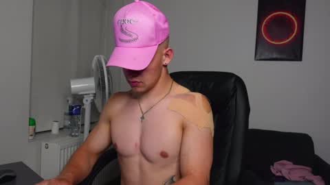 Snapshot of hank_malone chatting on June 9, 8:09 pm HANK MALONE online show from June 9, 8:09 pm