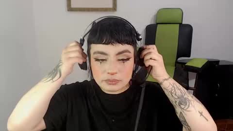 Snapshot of hanna99moon chatting on January 4, 6:30 am JUANA online show from January 4, 6:30 am