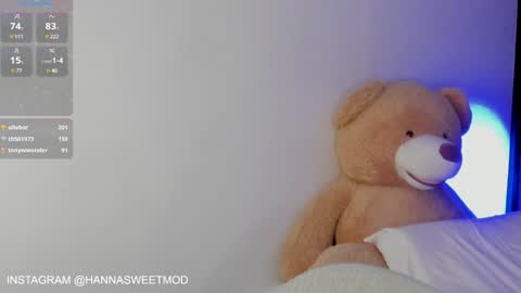 Snapshot of hanna_1sweet chatting on December 22, 11:31 pm hanna online show from December 22, 11:31 pm