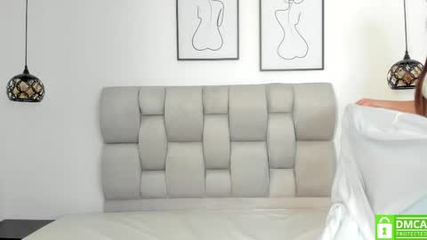 hanna__evans_ online show from April 22, 12:28 pm