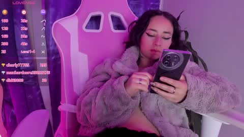 Snapshot of hanna_azumi_ chatting on February 17, 6:53 am hanna online show from February 17, 6:53 am