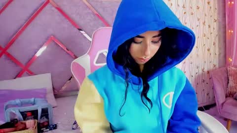 Snapshot of hanna_azumi_ chatting on March 5, 9:27 am hanna online show from March 5, 9:27 am