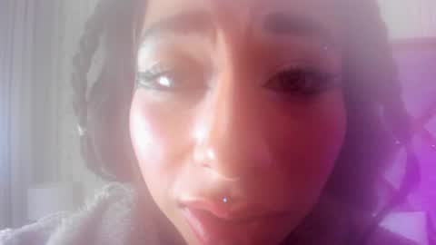 Snapshot of hanna_azumi_ chatting on March 8, 9:28 am hanna online show from March 8, 9:28 am