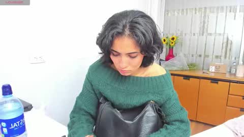 Sara online show from December 4, 7:55 pm