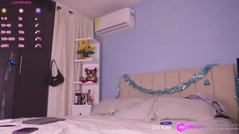 Snapshot of hanna_chris chatting on December 12, 3:54 am HANNA  online show from December 12, 3:54 am