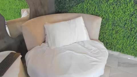 Hanna online show from December 17, 3:18 pm