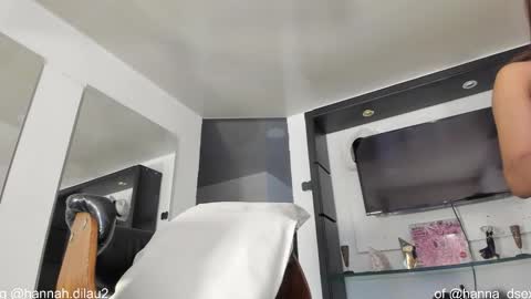 hannah dilau  online show from October 15, 9:48 pm