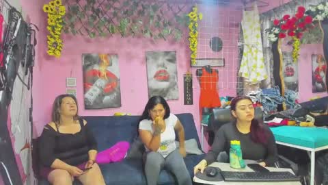 Snapshot of hanna_mature01 chatting on May 9, 1:27 pm Hanna online show from May 9, 1:27 pm