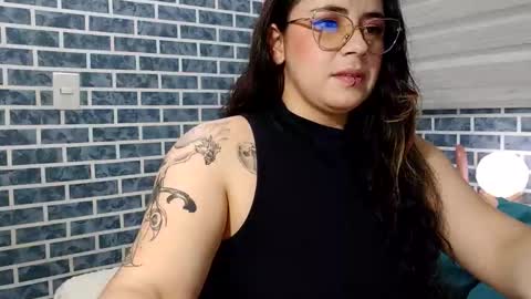 Snapshot of hanna_moons chatting on March 30, 2:45 am hanna_moons online show from March 30, 2:45 am