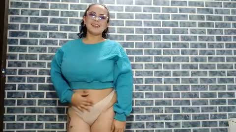 Snapshot of hanna_moons chatting on April 17, 12:57 am hanna_moons online show from April 17, 12:57 am