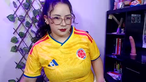 Snapshot of hanna_moons chatting on July 4, 3:13 am hanna_moons online show from July 4, 3:13 am