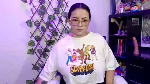 Snapshot of hanna_moons chatting on July 7, 6:47 am hanna_moons online show from July 7, 6:47 am
