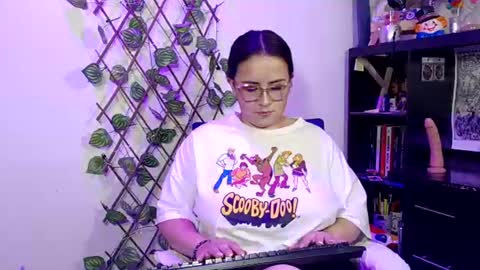 Snapshot of hanna_moons chatting on July 7, 7:23 am hanna_moons online show from July 7, 7:23 am