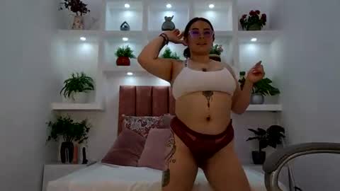 Snapshot of hanna_moons chatting on August 1, 5:07 am hanna_moons online show from August 1, 5:07 am