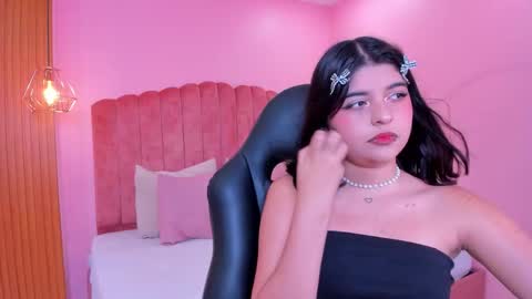 Snapshot of hannaa_bloom chatting on December 15, 5:39 pm Hanna 3 online show from December 15, 5:39 pm