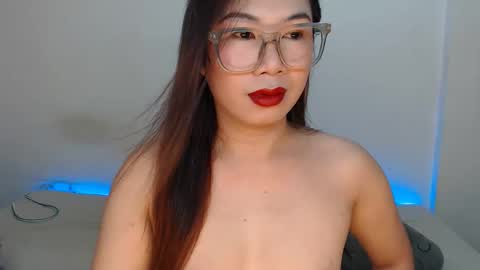 Snapshot of hannabanana_ts chatting on May 5, 5:48 am Hannah online show from May 5, 5:48 am