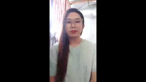 Snapshot of hannabanana_ts chatting on May 9, 5:12 am Hannah online show from May 9, 5:12 am