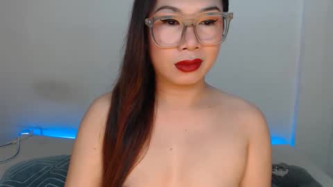 Snapshot of hannabanana_ts chatting on May 13, 6:33 am Hannah online show from May 13, 6:33 am
