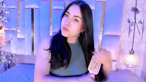 hannacollins_2 online show from December 22, 12:46 pm