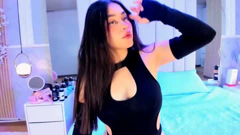 hannacollins_2 online show from July 16, 1:06 pm