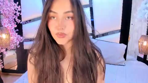 hannacollins_2 online show from August 3, 1:38 pm