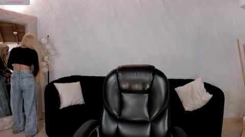 Snapshot of hannaconnor_ chatting on May 12, 9:12 pm Hanna Connor online show from May 12, 9:12 pm