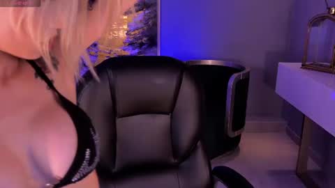 Snapshot of hannaconnor_ chatting on July 3, 10:38 pm Hanna Connor online show from July 3, 10:38 pm