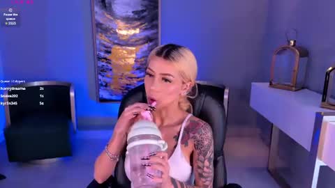Snapshot of hannaconnor_ chatting on July 4, 1:17 pm Hanna Connor online show from July 4, 1:17 pm