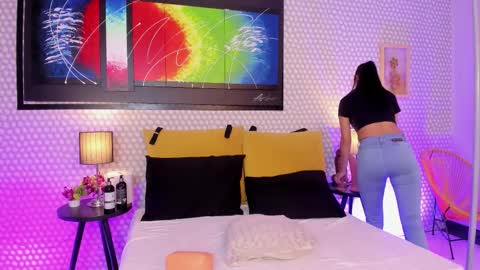 Snapshot of hannadowling_gh chatting on November 16, 3:23 am Hanna online show from November 16, 3:23 am