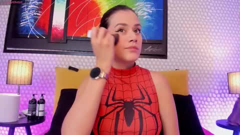 Snapshot of hannadowling_gh chatting on November 28, 3:42 am Hanna online show from November 28, 3:42 am