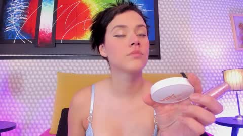 Snapshot of hannadowling_gh chatting on November 30, 4:05 am Hanna online show from November 30, 4:05 am