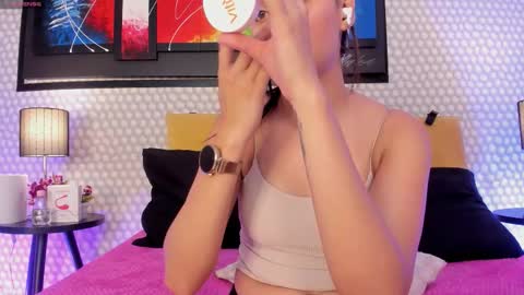 Snapshot of hannadowling_gh chatting on December 4, 4:11 am Hanna online show from December 4, 4:11 am