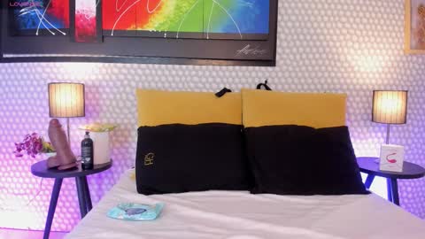 Snapshot of hannadowling_gh chatting on December 15, 4:28 am Hanna online show from December 15, 4:28 am