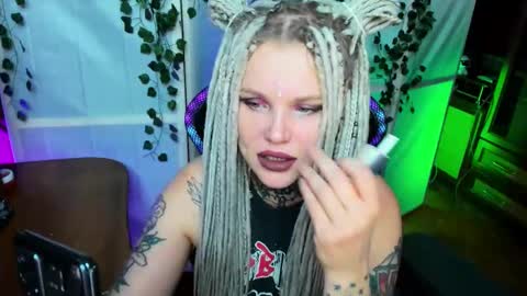 Hannah online show from November 14, 6:28 pm