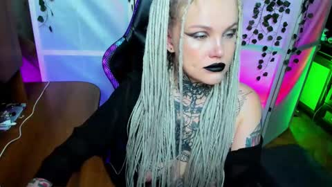 Hannah online show from December 2, 1:55 am