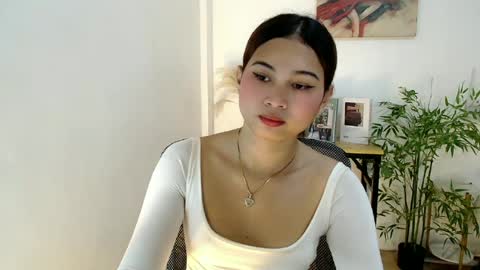 Snapshot of hannah_davis69 chatting on June 16, 2:47 am Alex online show from June 16, 2:47 am