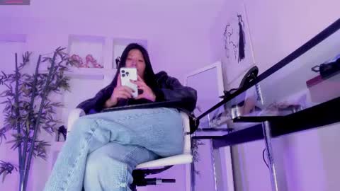 Snapshot of hannah_hcb chatting on June 24, 9:30 am HANNAH HOWELL online show from June 24, 9:30 am