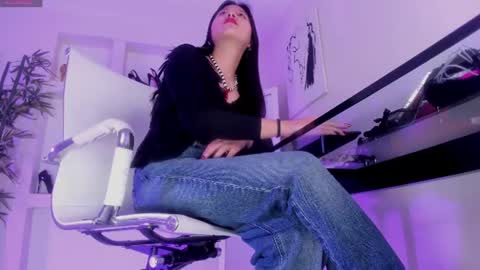 Snapshot of hannah_hcb chatting on July 1, 9:33 am HANNAH HOWELL online show from July 1, 9:33 am