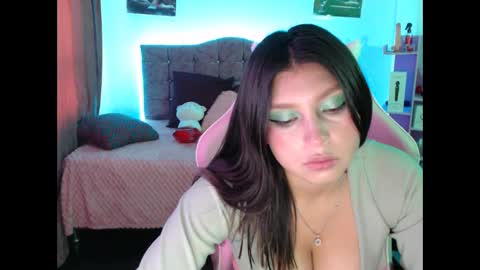 Snapshot of hannah_swet chatting on March 7, 10:21 pm hannah_swet online show from March 7, 10:21 pm