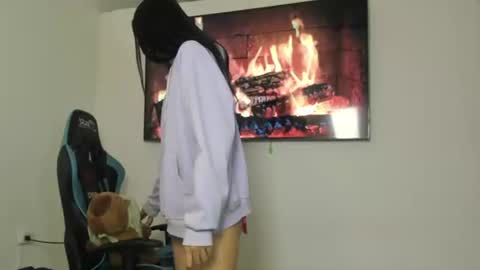 Snapshot of hannah_william chatting on August 1, 9:35 pm Hannah online show from August 1, 9:35 pm