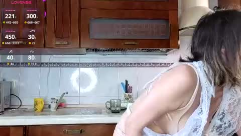 Snapshot of hannahflora chatting on June 14, 7:32 am Hannah online show from June 14, 7:32 am