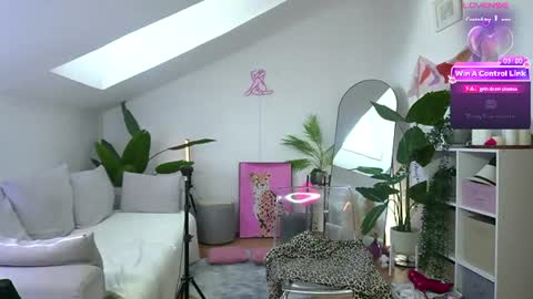 Snapshot of hannahflora chatting on July 7, 7:23 am Hannah online show from July 7, 7:23 am
