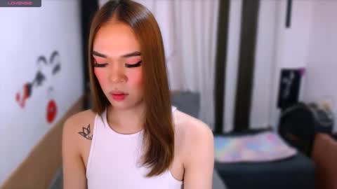 HANNAH online show from April 25, 2:36 pm