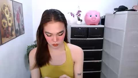 Snapshot of hannahforyou chatting on April 30, 1:45 am HANNAH online show from April 30, 1:45 am